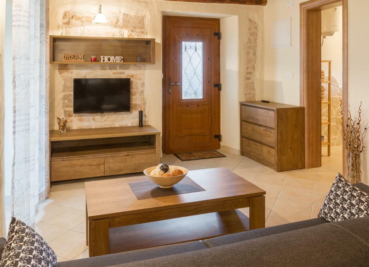 Apartments P&B Tar-Vabriga Zewnętrze zdjęcie
